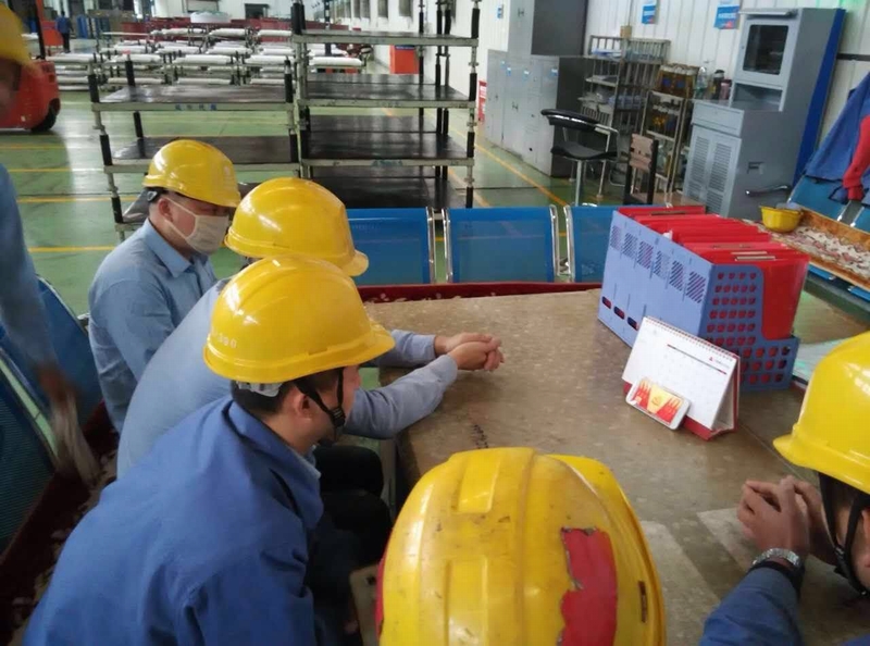 公司全體干部職工深入學(xué)習貫徹黨的十九大精神2.jpg