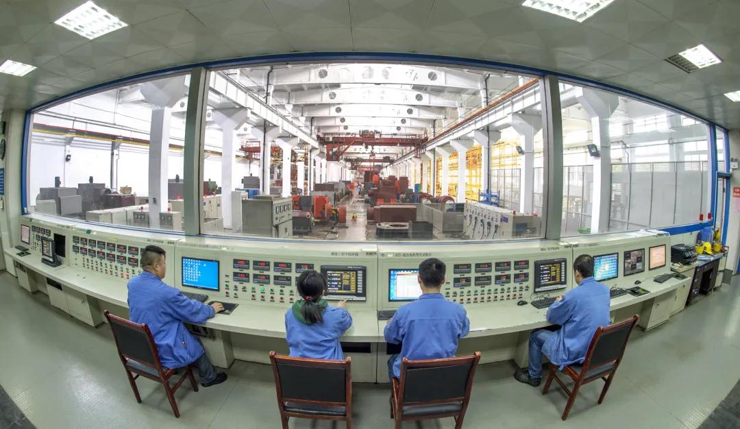 湘電股份 打造創(chuàng )新驅動(dòng)新引擎 做“全電化”研發(fā)領(lǐng)跑者.jpg 湘電股份 打造創(chuàng )新驅動(dòng)新引擎 做“全電化”研發(fā)領(lǐng)跑者.jpg